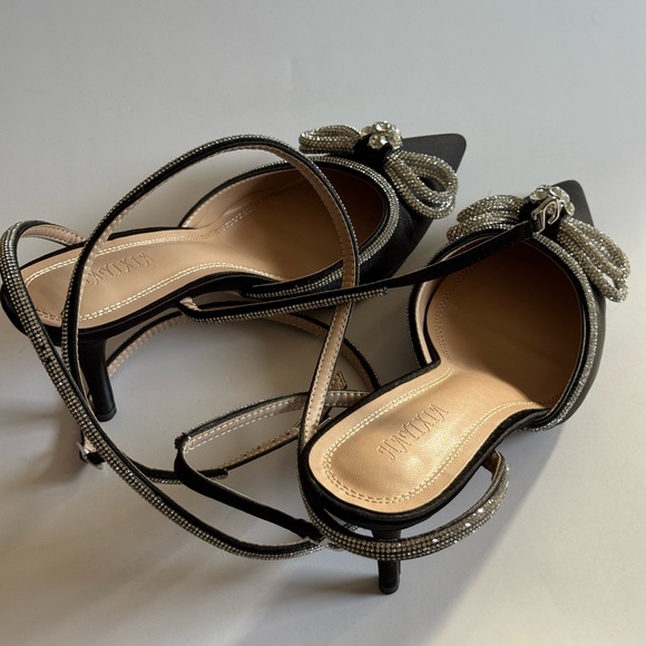 Bow heels. Satin finish. Size 10. - Picture 8 of 13